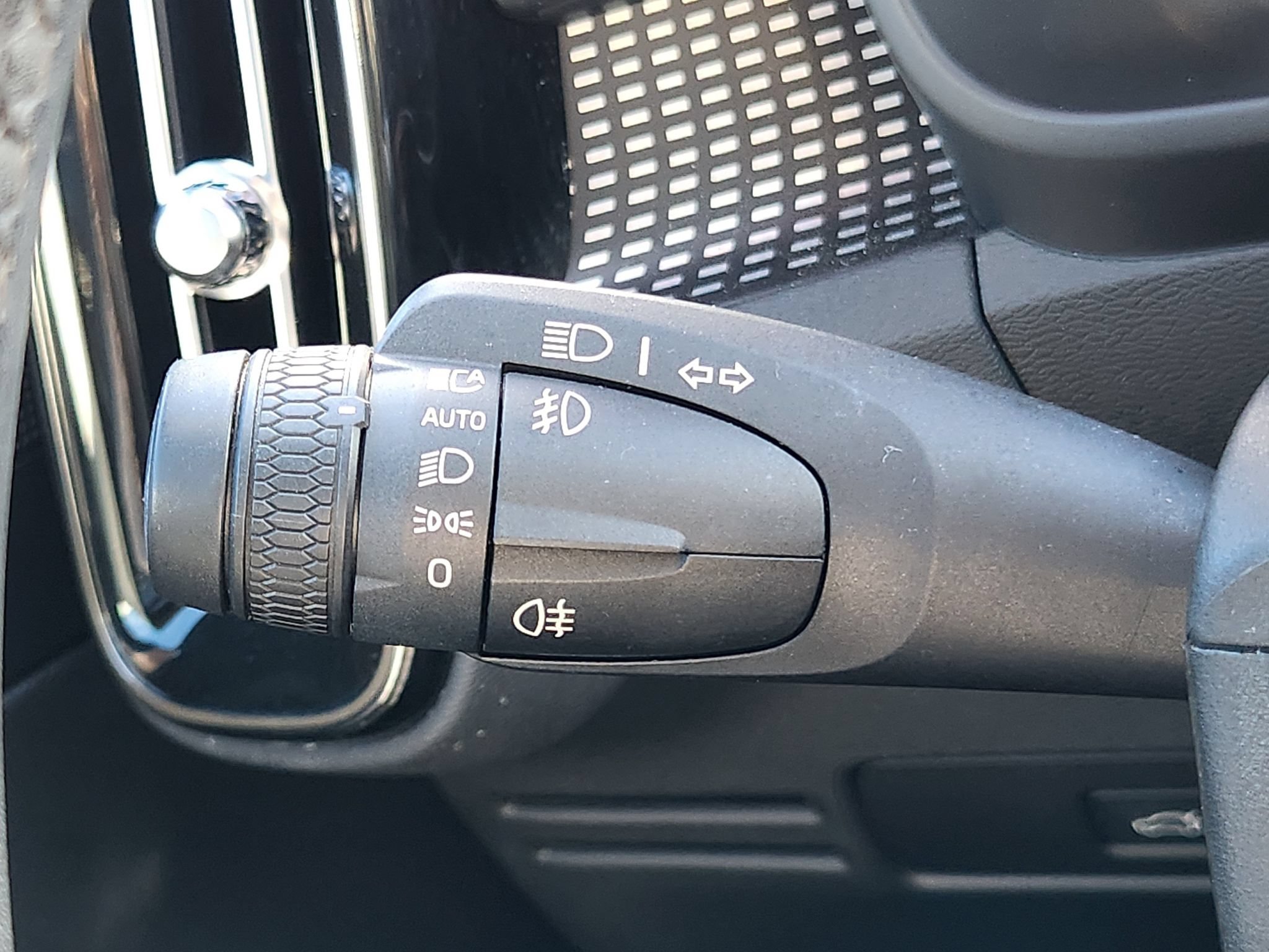 Used 2023 Volvo XC40 B5 Plus w/ Climate Package AWD/4WD image 34