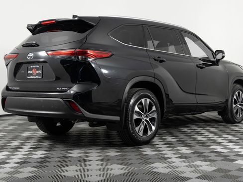 Used 2022 Toyota Highlander XLE image 8