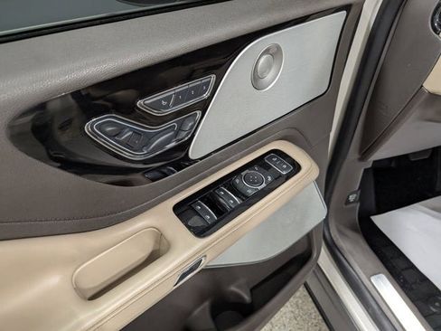 Used 2020 Lincoln Aviator Reserve w/ Equipment Group 202A image 13