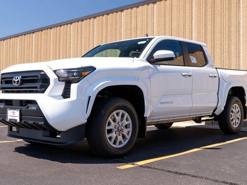 New 2026 Toyota Tacoma SR5 AWD/4WD image 4