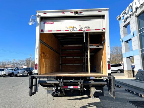 Used 2018 Ford F750 2WD Regular Cab Super Duty image 5