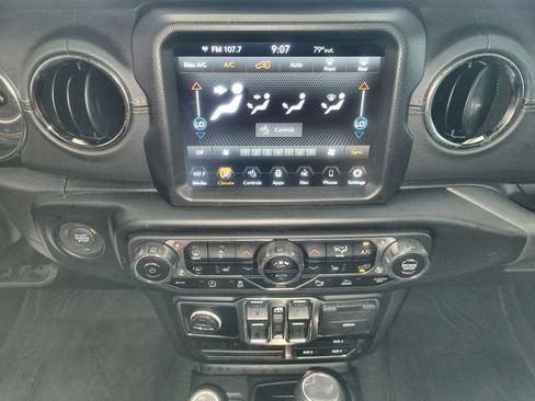 Used 2022 Jeep Wrangler Unlimited Sahara AWD/4WD image 19