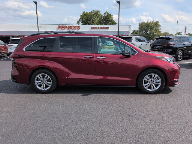 Used 2022 Toyota Sienna XSE w/ XSE Plus Package AWD/4WD image 8