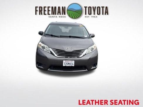 Used 2017 Toyota Sienna LE FWD image 3