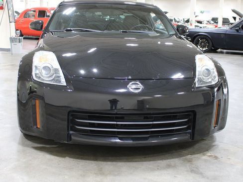 Used 2007 Nissan 350Z Touring w/ Cargo Convenience Pkg RWD image 3