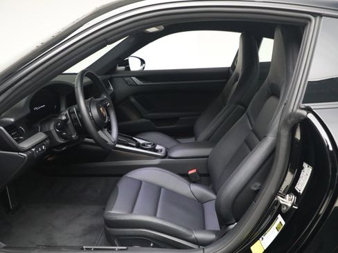 Used 2025 Porsche 911 Carrera RWD image 16