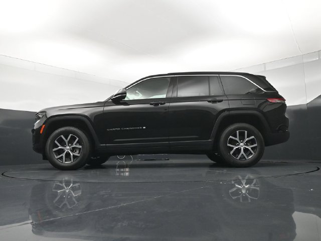 Used 2023 Jeep Grand Cherokee Limited w/ Trailer Tow Prep Group (B) AWD/4WD image 21