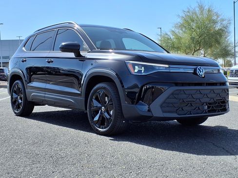 New 2026 Volkswagen Taos SE FWD image 1