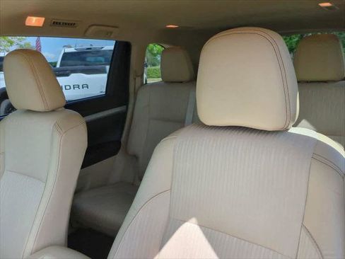 Certified 2019 Toyota Highlander Plus FWD image 8