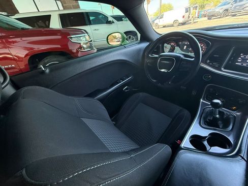 Used 2015 Dodge Challenger R/T w/ Quick Order Package 22B R/T RWD image 39