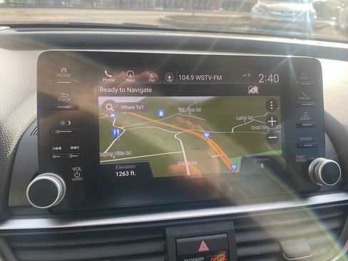 Used 2018 Honda Accord Touring image 18