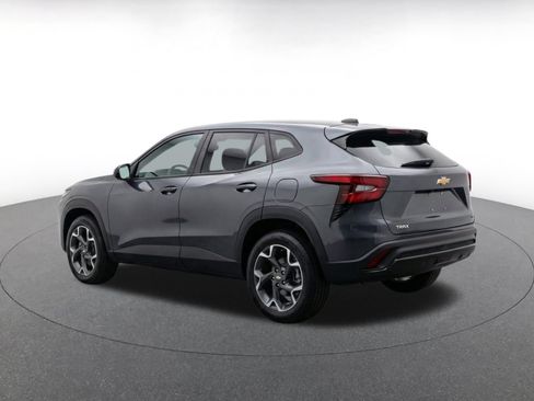 Used 2025 Chevrolet Trax LT FWD image 7