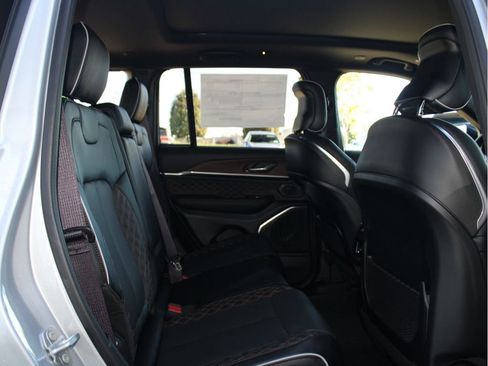 New 2025 Jeep Grand Cherokee Summit image 32