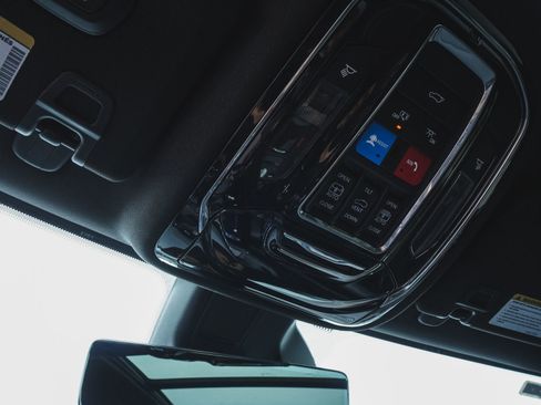 Used 2024 Jeep Grand Cherokee Overland w/ Advanced Protech Group III image 46