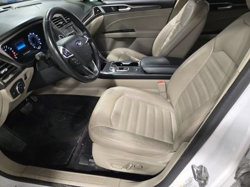 Used 2017 Ford Fusion SE FWD image 14