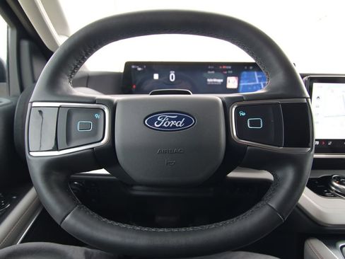 Used 2025 Ford Expedition Active AWD/4WD image 21