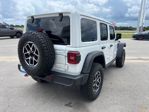 Used 2025 Jeep Wrangler Unlimited Rubicon w/ Convenience Group AWD/4WD image 6