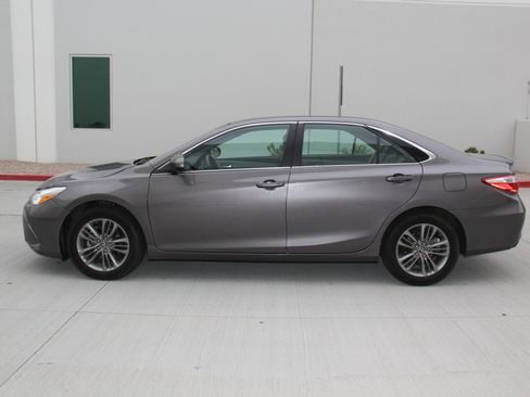 Used 2017 Toyota Camry SE image 8