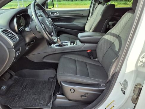 Used 2021 Jeep Grand Cherokee Laredo image 26