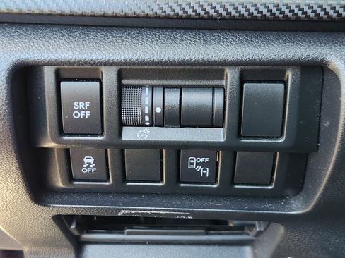 Used 2018 Subaru Crosstrek 2.0i Premium AWD/4WD image 27