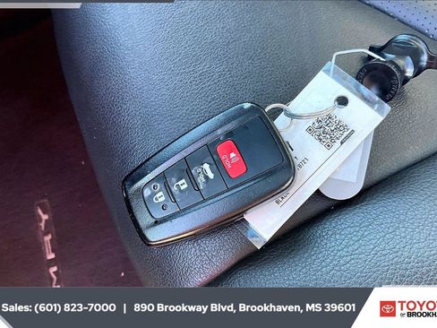 Used 2020 Toyota Camry XSE FWD image 9