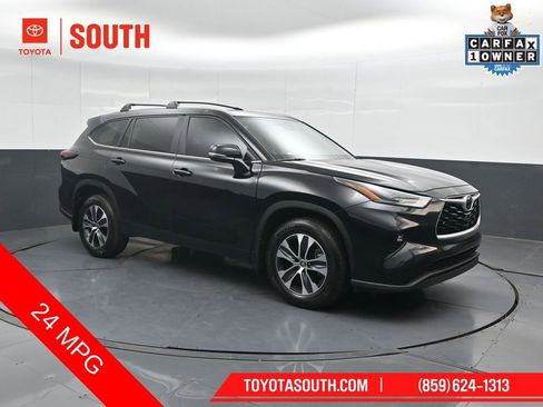 Used 2024 Toyota Highlander XLE AWD/4WD image 4