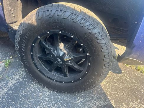 Used 2017 Chevrolet Silverado 1500 LT w/ All Star Edition AWD/4WD image 5