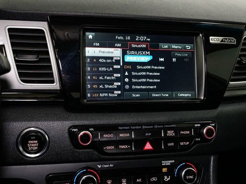 Used 2017 Kia Niro Touring image 21