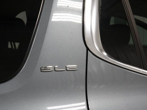 Used 2021 GMC Acadia SLE w/ Driver Convenience Package image 37