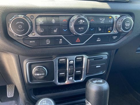 Used 2024 Jeep Wrangler Unlimited Sport AWD/4WD image 28