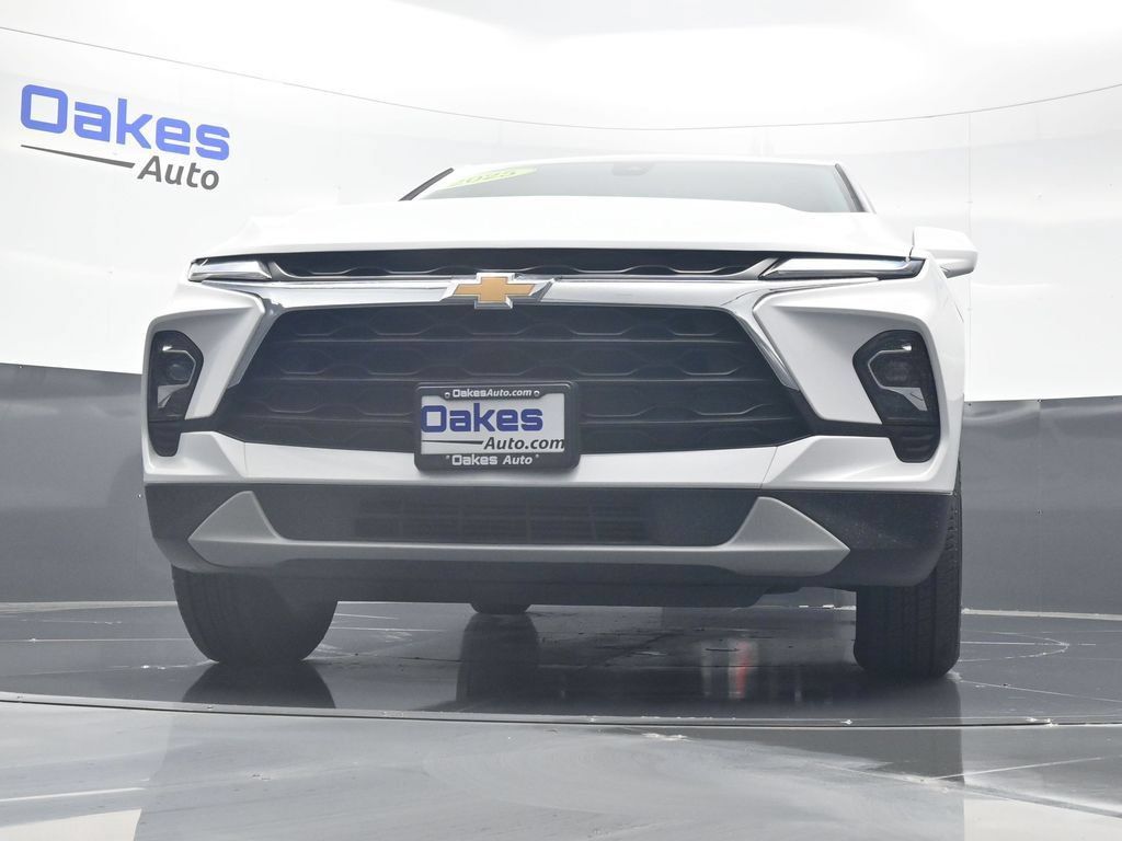 Used 2025 Chevrolet Blazer LT AWD/4WD image 39