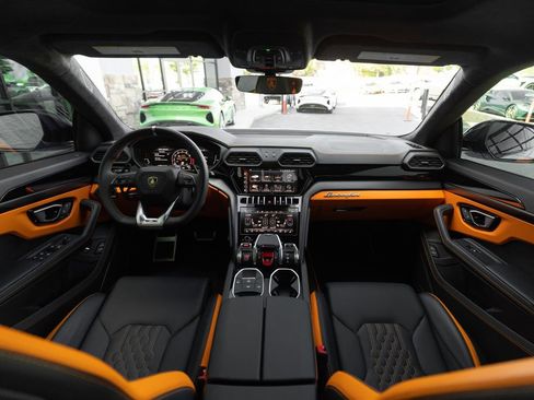 Used 2024 Lamborghini Urus S AWD/4WD image 22