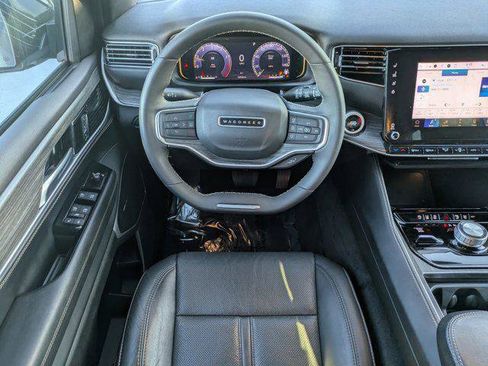 Used 2024 Jeep Wagoneer Series II image 14