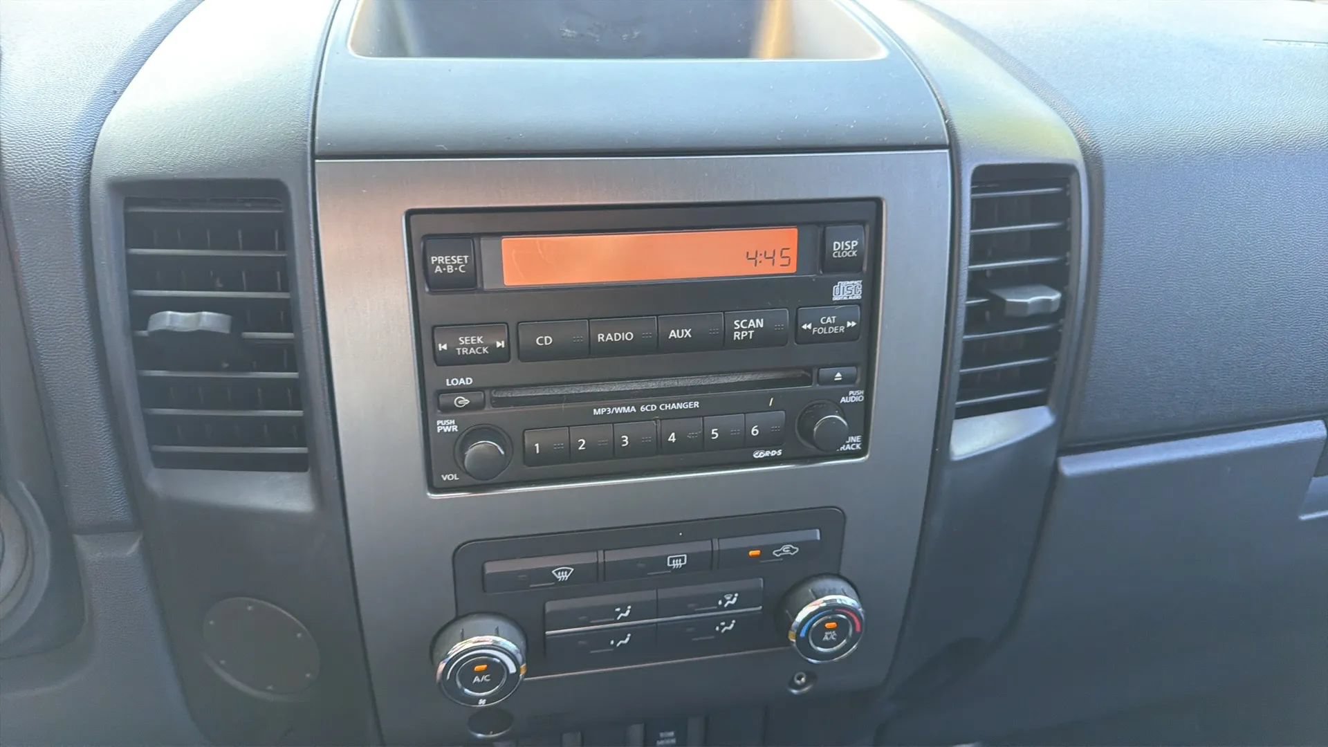 Used 2009 Nissan Titan SE RWD image 11