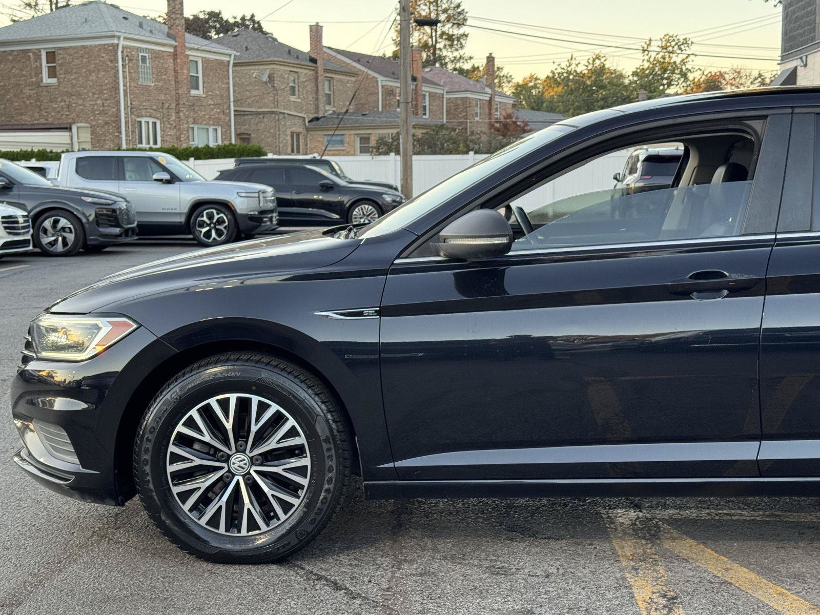 Used 2019 Volkswagen Jetta SEL FWD image 2