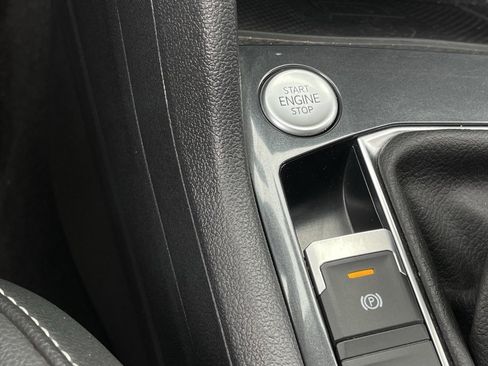 Used 2023 Volkswagen Tiguan SE image 17