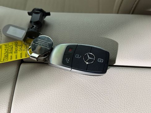Used 2025 Mercedes-Benz GLE 450e 4MATIC image 36