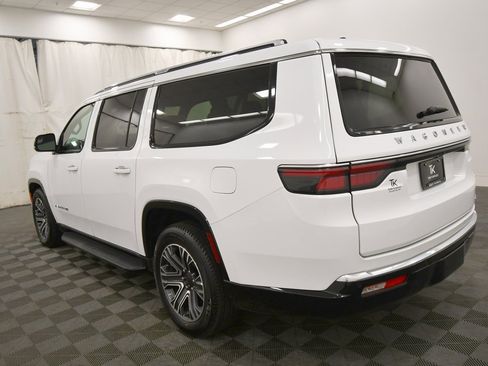 Used 2024 Jeep Wagoneer L Series II w/ Flexible Seating Group image 5