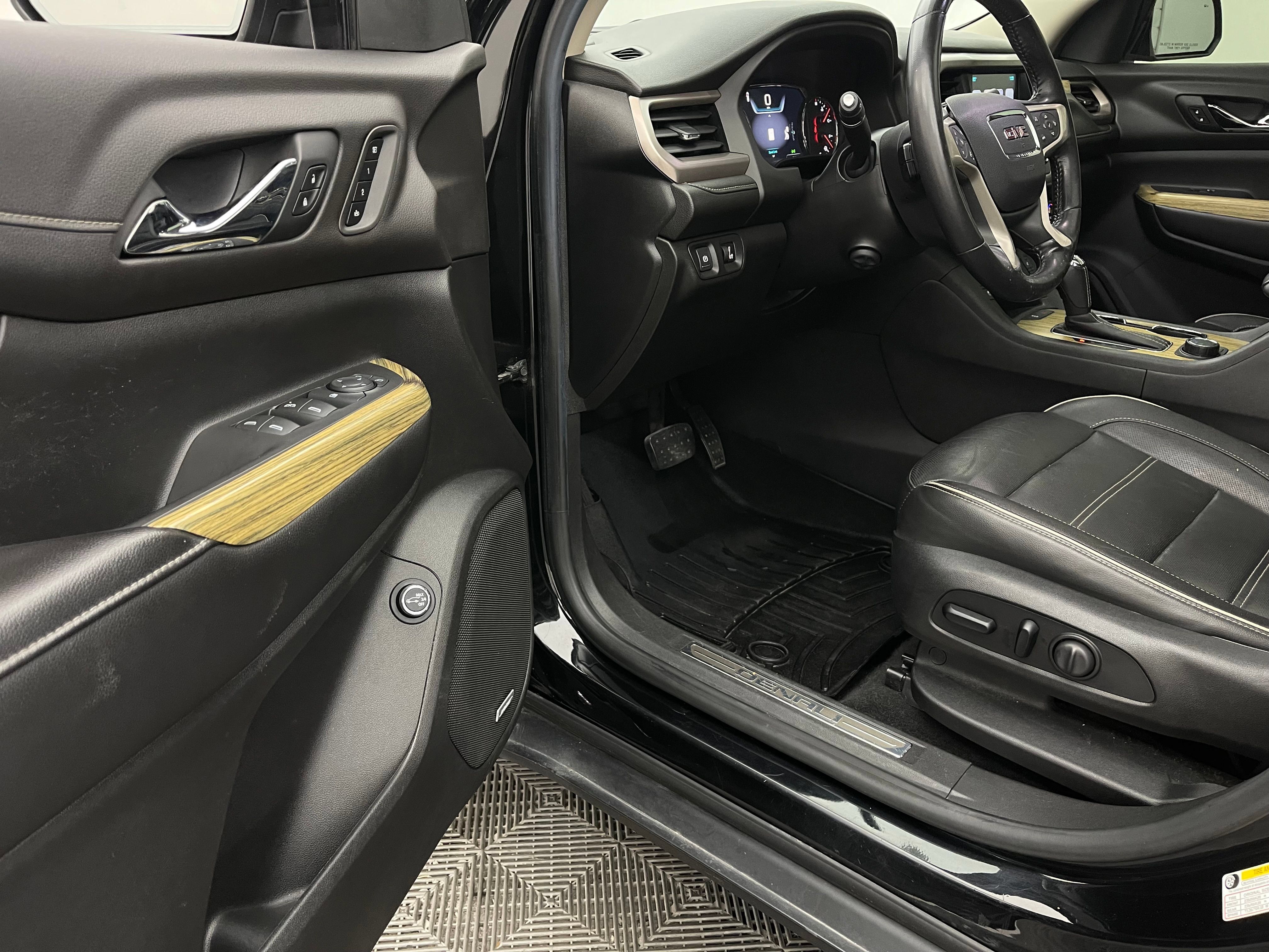 Used 2019 GMC Acadia Denali w/ Technology Package AWD/4WD image 15
