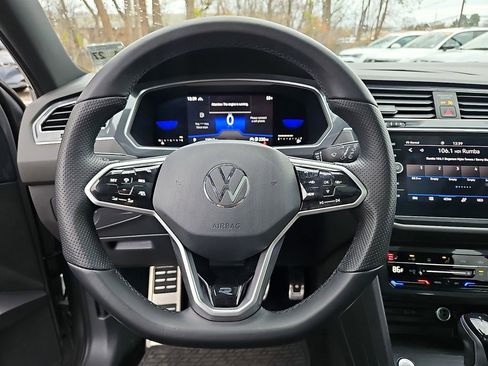 Certified 2022 Volkswagen Tiguan SE R-Line image 22