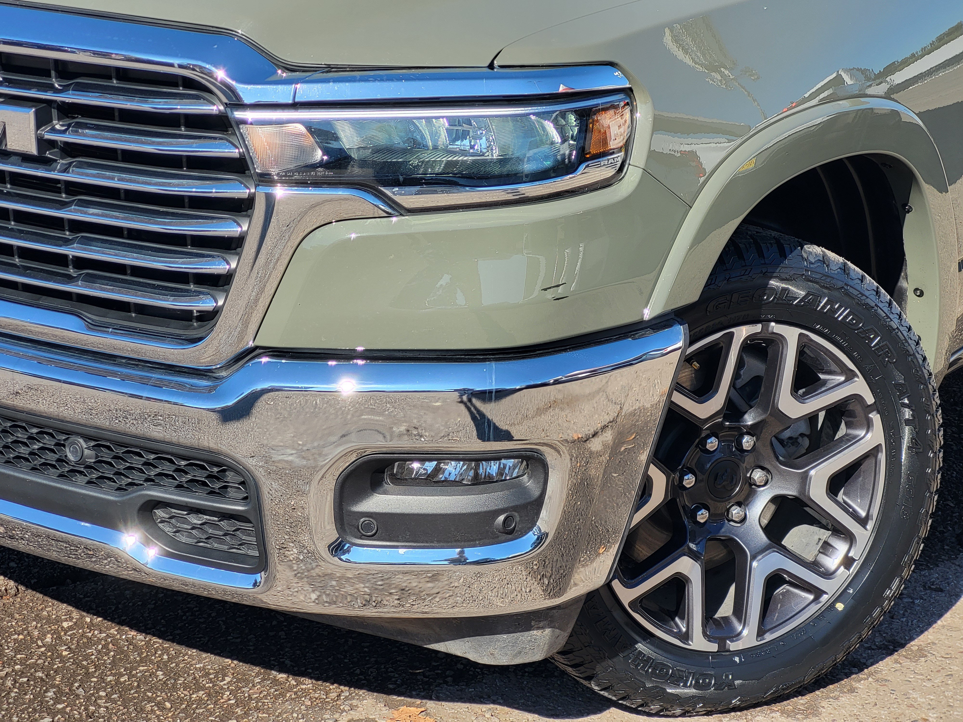 Used 2026 RAM 1500 Laramie AWD/4WD image 8