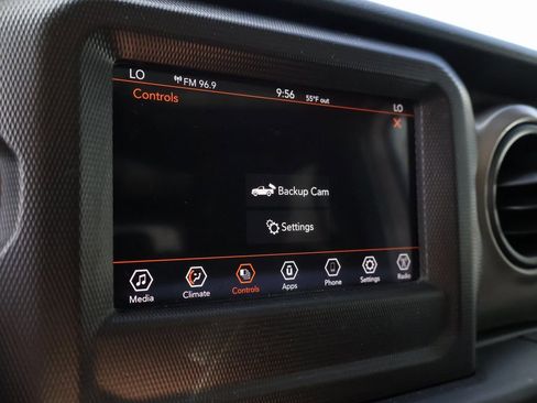 Used 2021 Jeep Gladiator Sport image 36