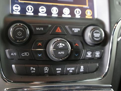 Used 2018 Jeep Grand Cherokee Limited image 15