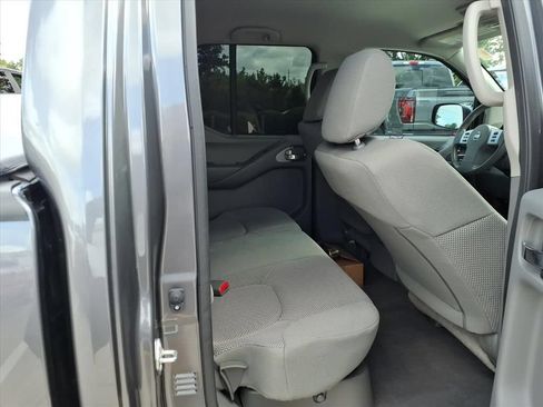 Used 2021 Nissan Frontier SV w/ Midnight Edition Floor Mats RWD image 15