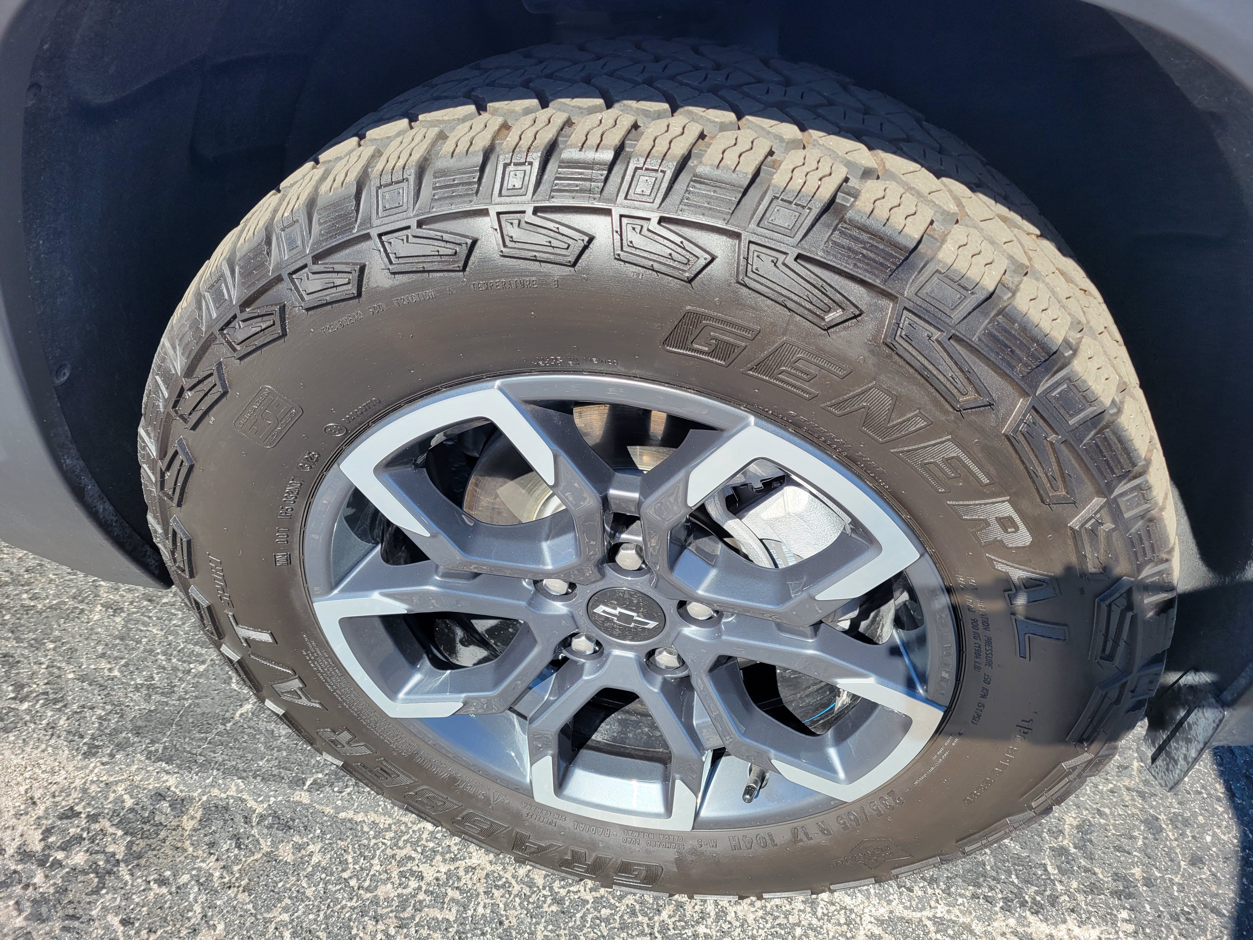 Certified 2026 Chevrolet Equinox ACTIV w/ Convenience Package III AWD/4WD image 38