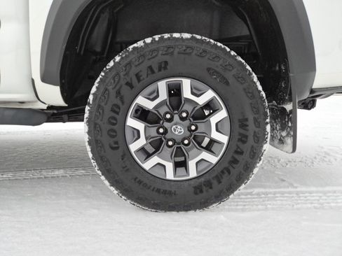 Used 2023 Toyota Tacoma TRD Off-Road image 11