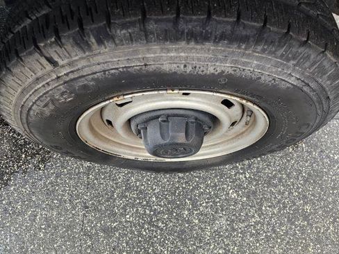 Used 2001 Dodge B2500 Passenger RWD image 29