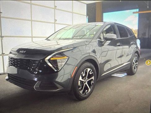 Used 2025 Kia Sportage EX FWD image 1
