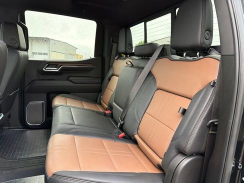 Used 2025 Chevrolet Silverado 1500 High Country w/ High Country Premium Package AWD/4WD image 18