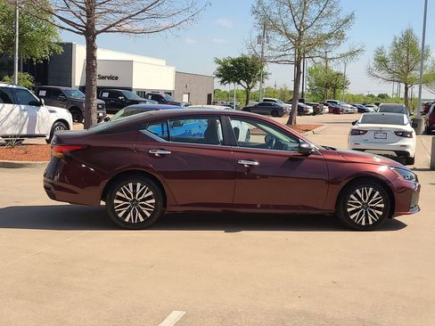 Certified 2024 Nissan Altima 2.5 SV FWD image 4